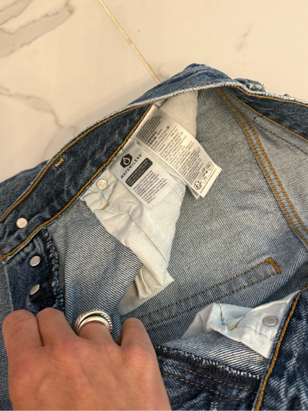 Levi's Ribcage high rise Straight Ankle Cropped Distressed Jeans Vintage Classic - Picture 7 of 8